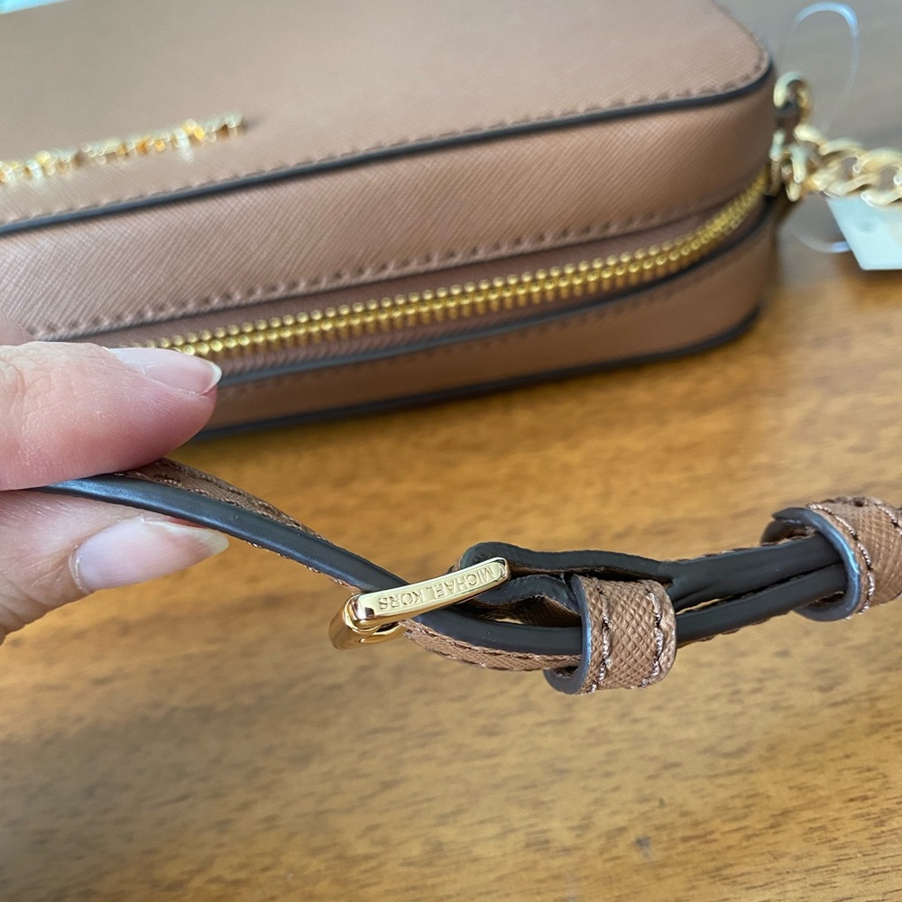 ♦️SOLD♦️ Michael Kors Large Leather Jet Set Item East West Crossbody Brown - Picture 7 of 15